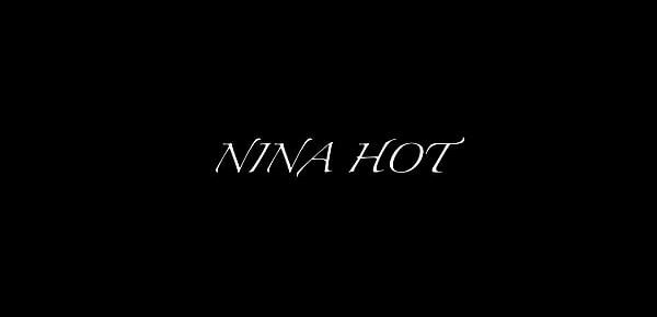  Morena cachonda se reconcilia comiendo polla - Nina Hot
